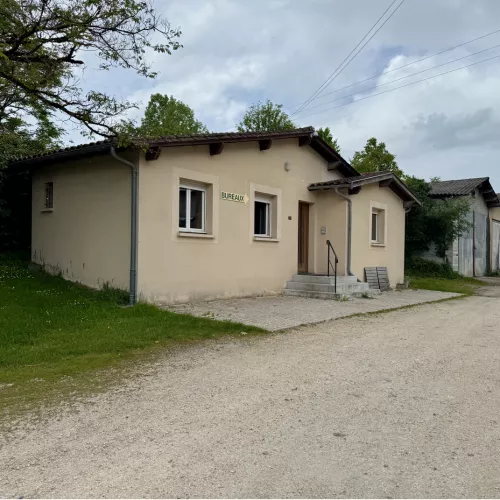 Bureau Scierie parqueterie de Vallereuil.jpg Bureau Scierie parqueterie de Vallereuil.jpg