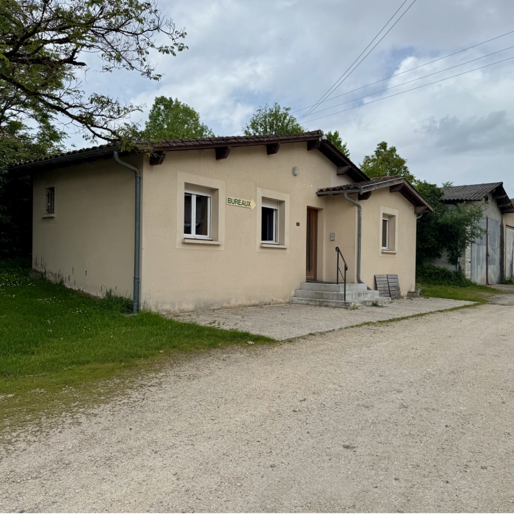 Bureau Scierie parqueterie de Vallereuil.jpg